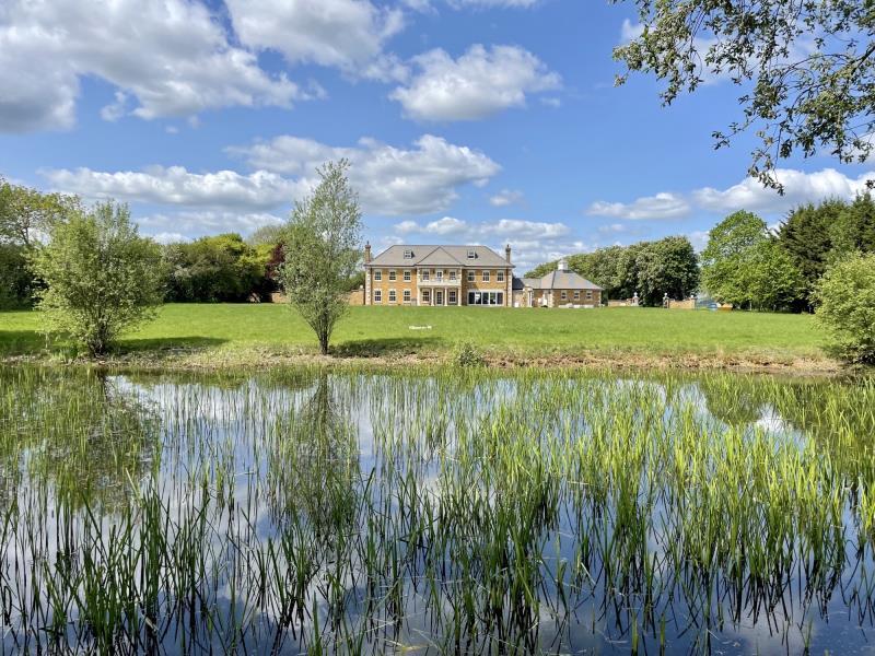 Carisbrook House, Sherington 7 bed detached house £6,750 pcm (£1,558 pw)