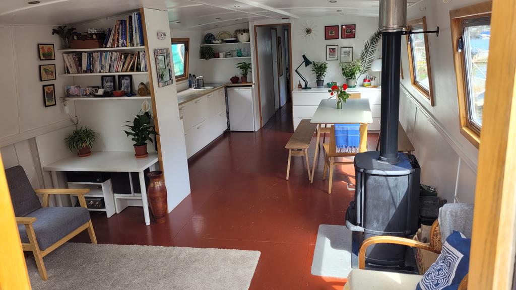 Ash Island, East Molesey KT8 3 bed houseboat for sale £172,000