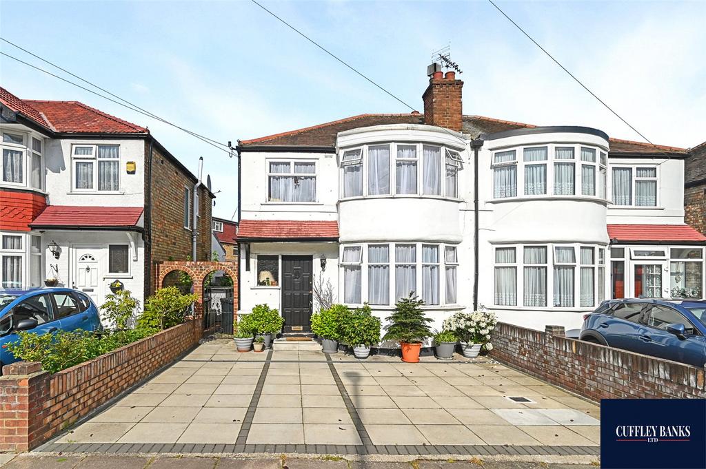 Conway Crescent Perivale Middlesex Ub6 3 Bed Semi Detached House For