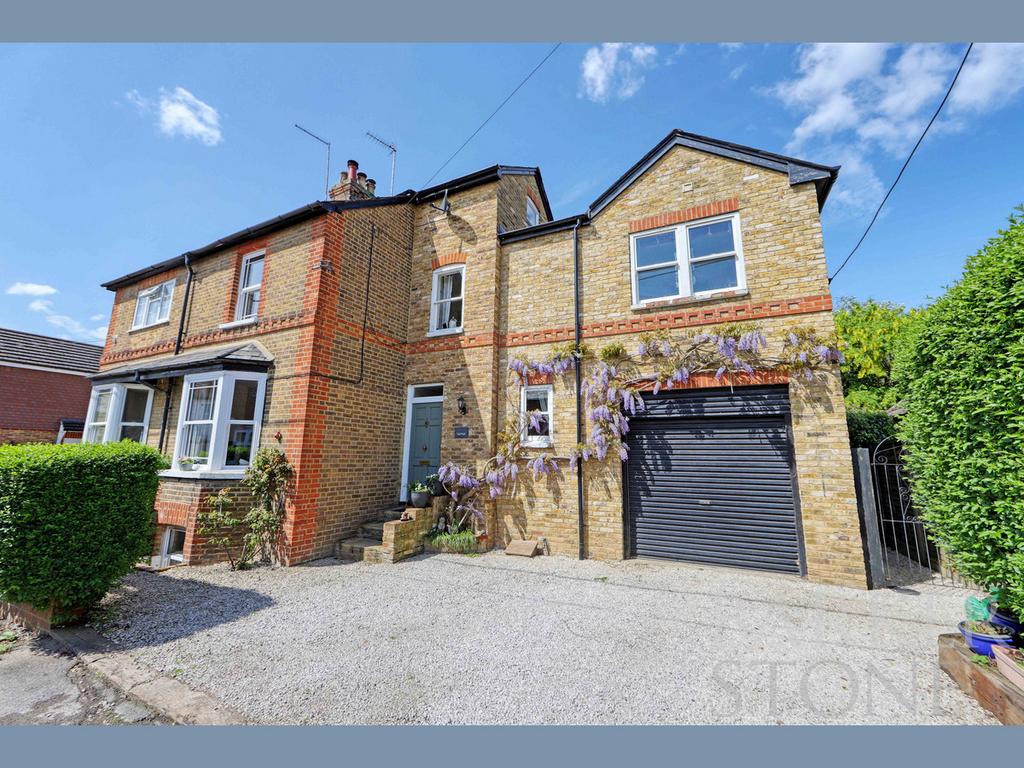 Station Road Cookham Maidenhead Sl6 4 Bed Semi Detached House For