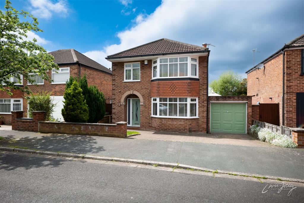 Hartington Drive, Hazel Grove, Stockport SK7 6ER 3 bed detached house