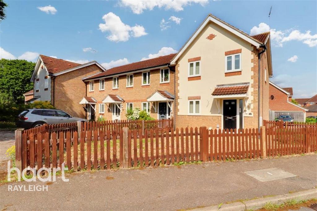 Aylesbury Drive, Langdon Hills 3 bed detached house £1,700 pcm (£392 pw)