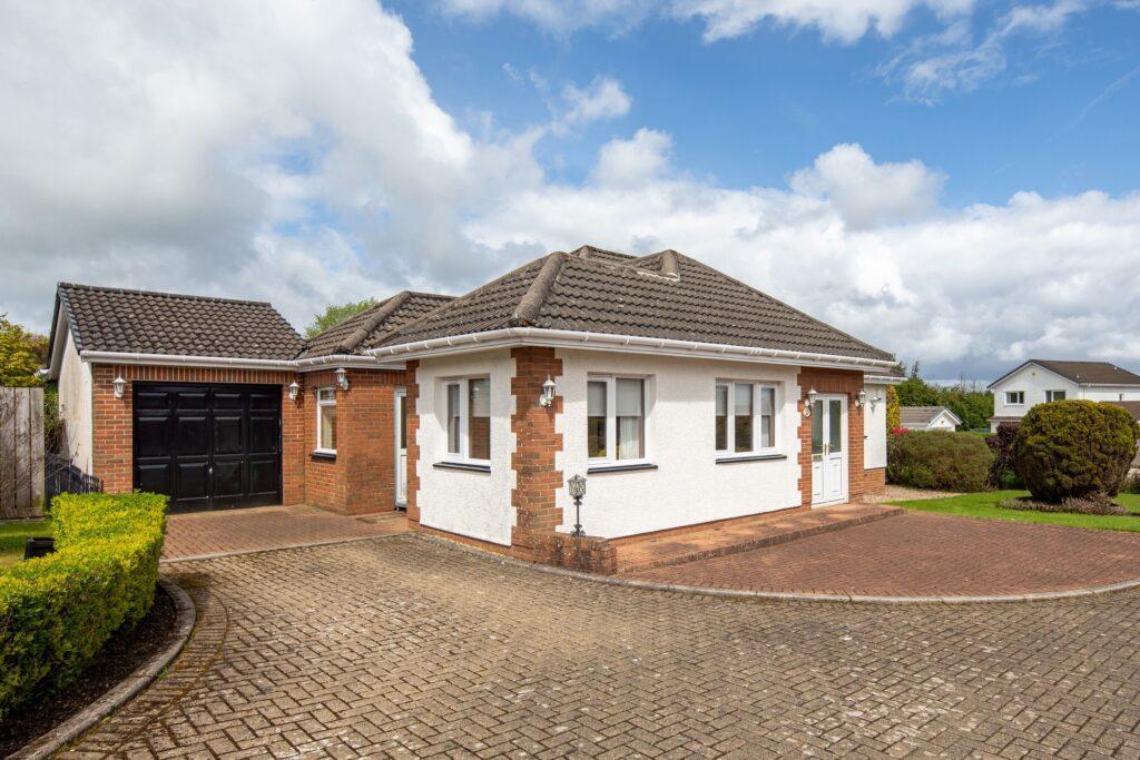 Crofthead Place, Newton Mearns 3 bed detached bungalow for sale £385,000