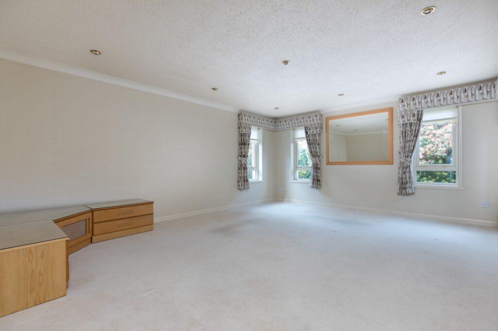 Crofthead Place, Newton Mearns 3 bed detached bungalow £385,000