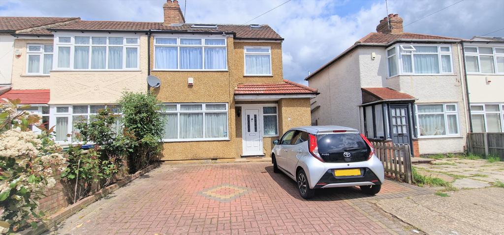 4 bedroom end of terraced house