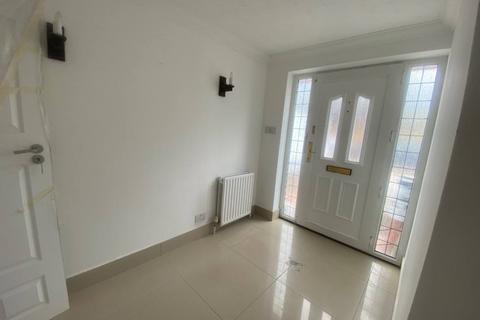 4 bedroom end of terrace house to rent, Dolphin Road , UB5