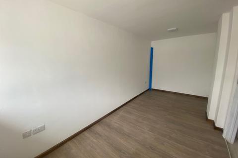 4 bedroom end of terrace house to rent, Dolphin Road , UB5