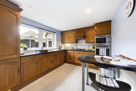 85 Earles Meadow, Horsham, RH12 4HR