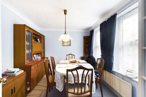 85 Earles Meadow, Horsham, RH12 4HR
