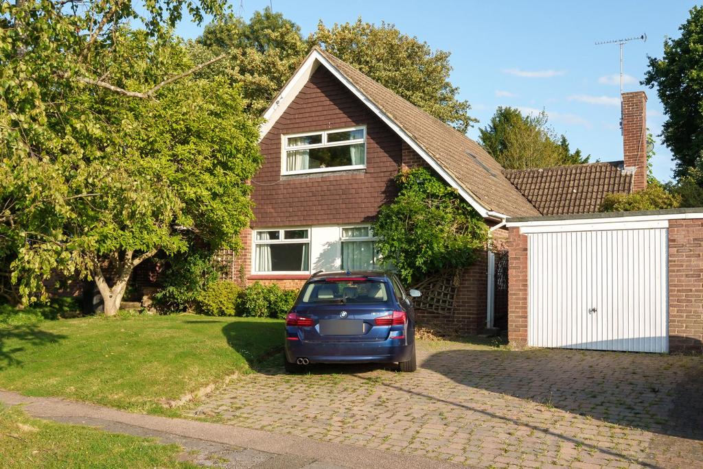 Barn Meadow Lane, Great Bookham, KT23 3 bed detached house for sale £795,000