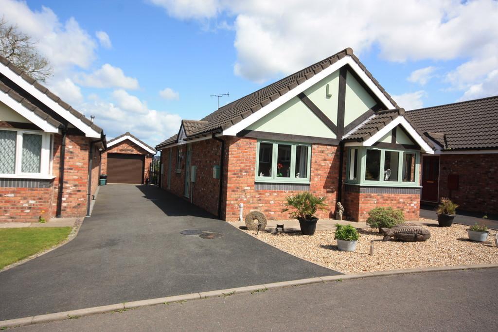 Hunters Way, Talke 2 bed detached bungalow for sale £280,000