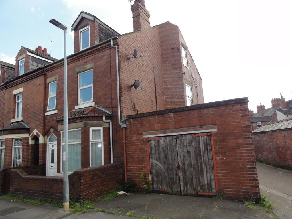 Kingsway, Goole, DN14 5HD 4 bed end of terrace house for sale £155,000