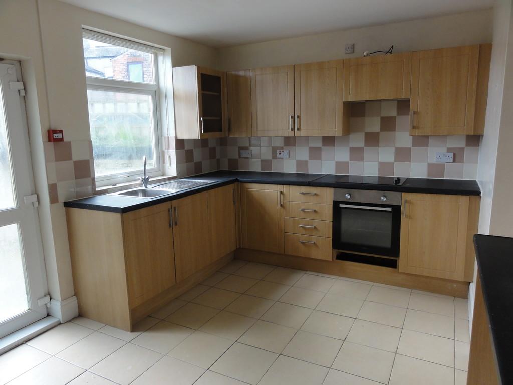 Kingsway, Goole, DN14 5HD 4 bed end of terrace house for sale £155,000