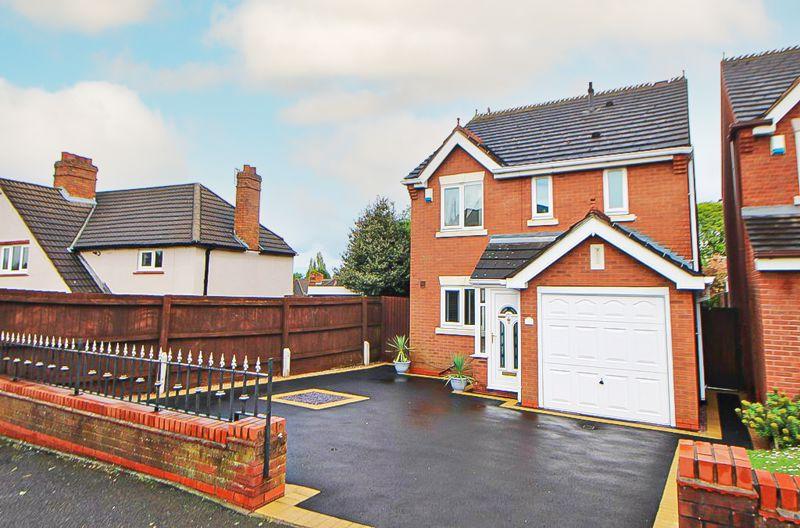 Upper Ettingshall Road, COSELEY, WV14 9QU 3 bed detached house for sale