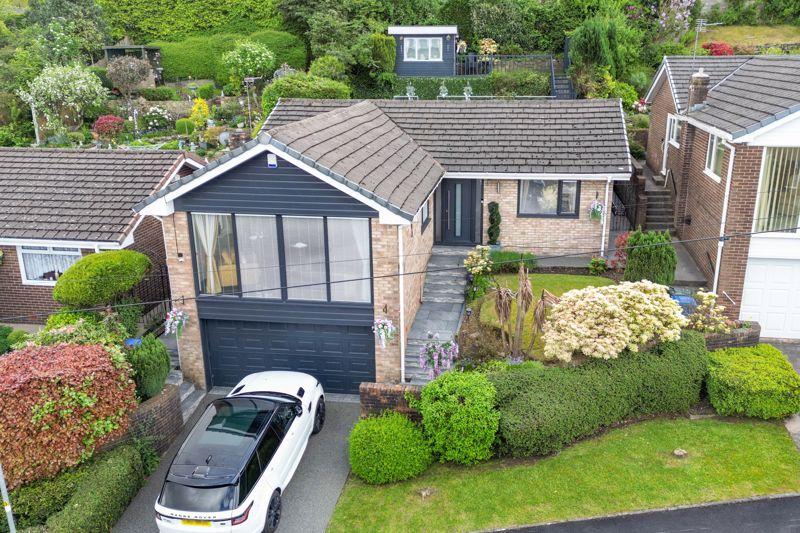 Wordsworth Crescent, Smithy Bridge Littleborough OL15 0RB 3 bed