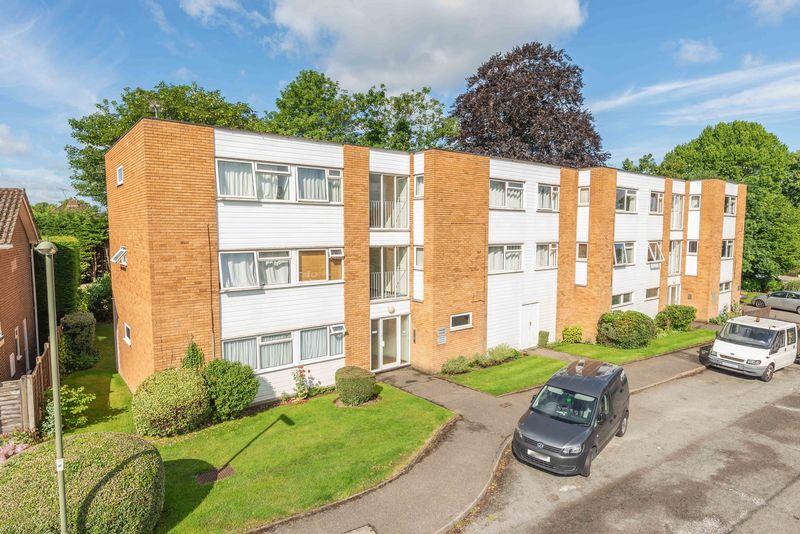 St Martins Drive, WaltonOnThames 1 bed apartment for sale £240,000