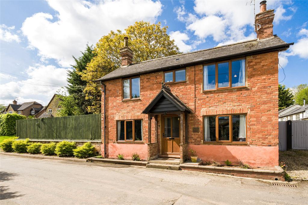 Church Hill, Akeley, Buckinghamshire, MK18 2 bed detached house for sale £325,000