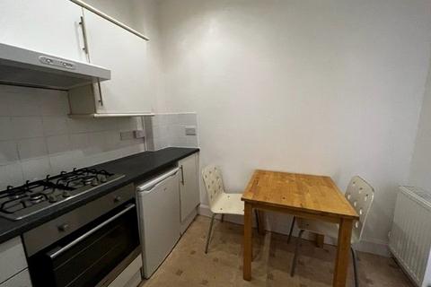 1 bedroom flat to rent, Flat 12, 4 Yeaman Place, Edinburgh