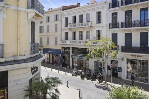 5 bedroom flat, Cannes, 06400, France
