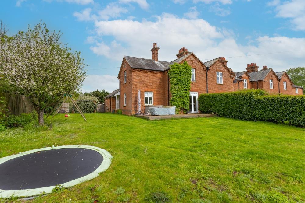 Church End, Steppingley, Bedfordshire, MK45 5AU 4 bed cottage for sale
