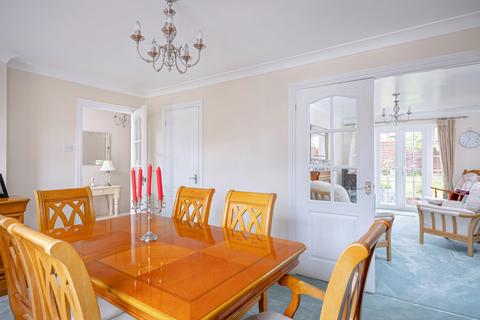 3 bedroom bungalow for sale - Honeybourne, Bishop's Stortford, Hertfordshire, CM23