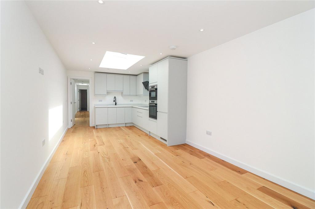 Langley Road, Abbots Langley, WD5 2 bed bungalow £1,395 pcm (£322 pw)