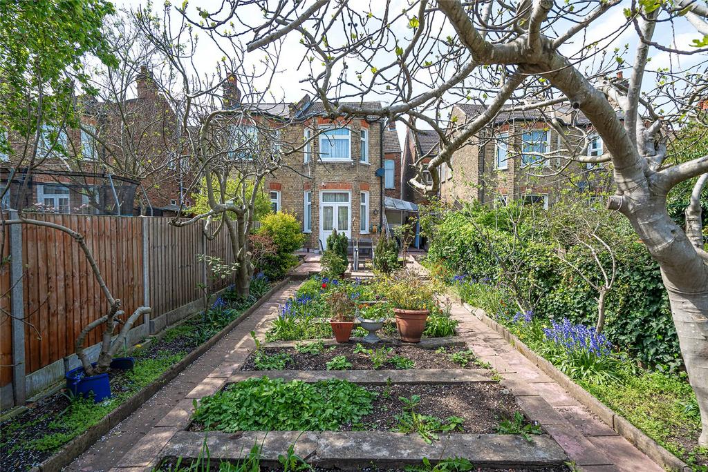 Brownlow Road, London, N11 4 bed semidetached house for sale £825,000