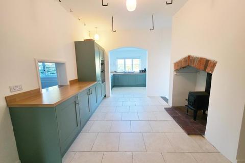 5 bedroom detached house for sale, Tewkesbury Road, The Leigh, Gloucester, Gloucestershire, GL19