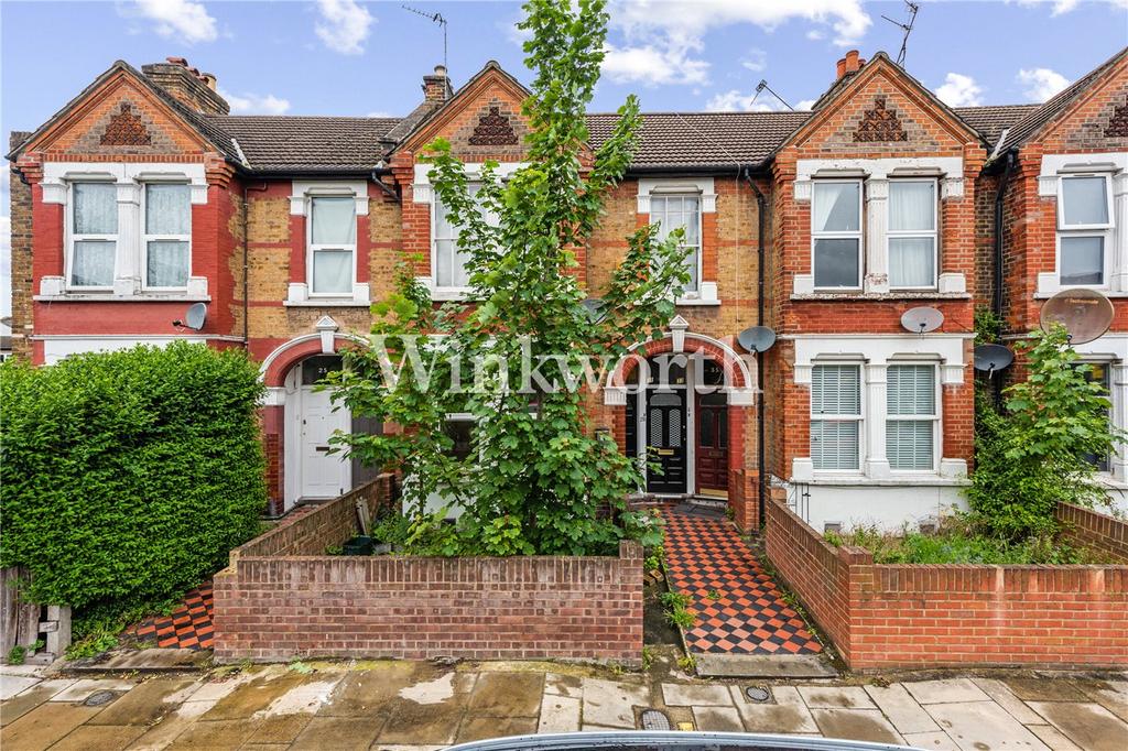 Victoria Crescent, London, N15 2 bed apartment £1,600 pcm (£369 pw)