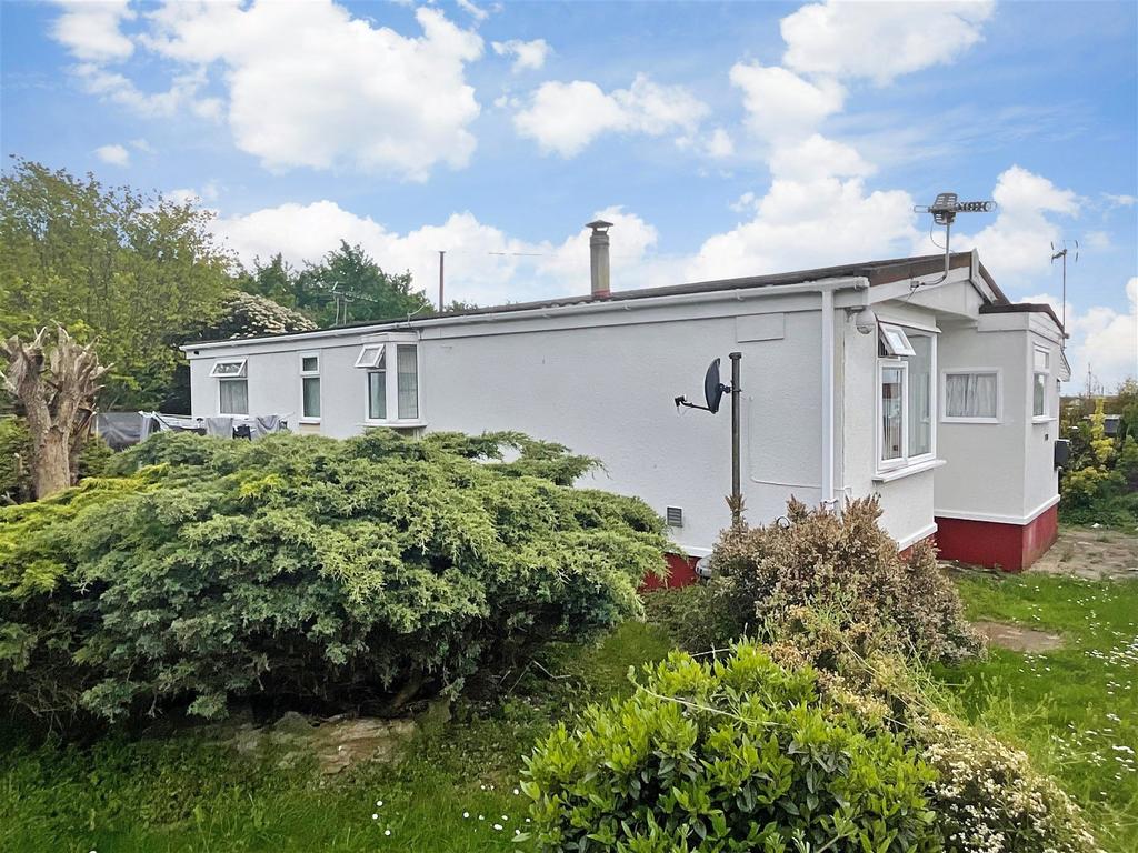 Lower Dunton Road, Brentwood, Essex 2 bed mobile home for sale £165,000