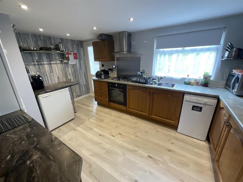 Lower Dunton Road, Brentwood, Essex 2 bed mobile home for sale £165,000