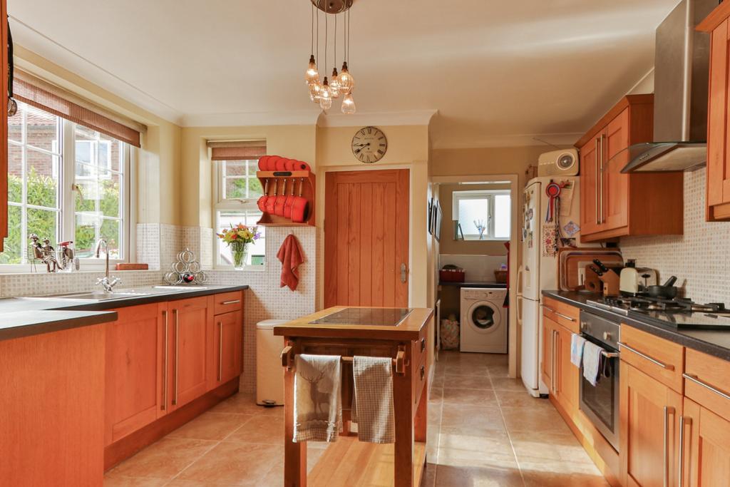 Dunswell Lane, Dunswell, Hull, HU6 0AG 2 bed end of terrace house £