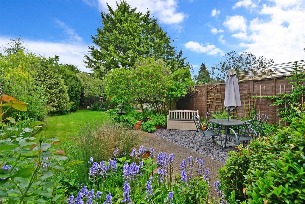 Northfield Road, Cobham, Surrey 3 bed semidetached house for sale £