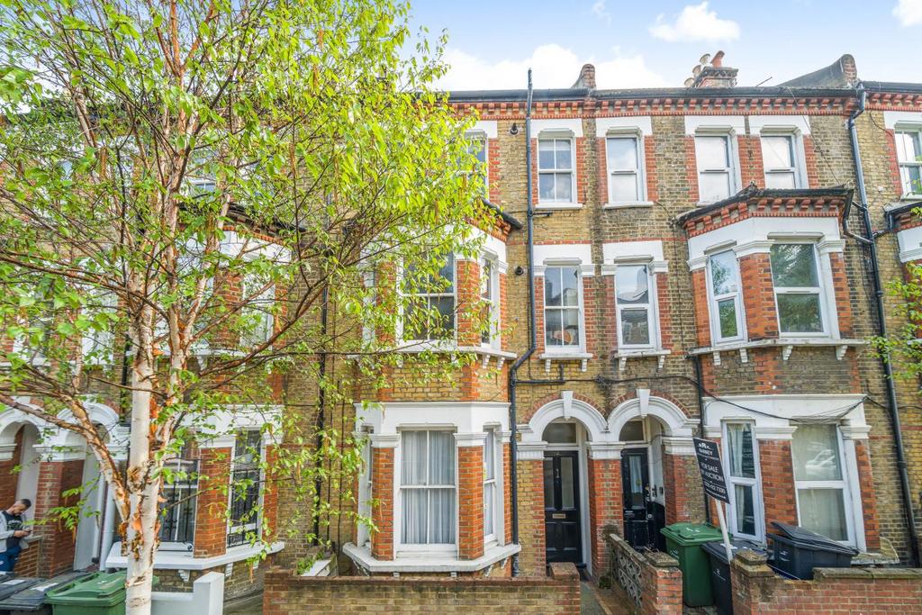 Heyford Avenue, London 2 bed flat for sale £525,000