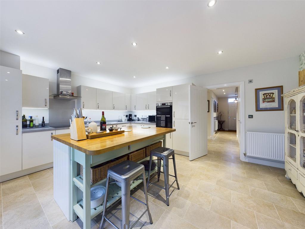 Harvest Street, Cheltenham... 4 bed semidetached house £3,000 pcm (£