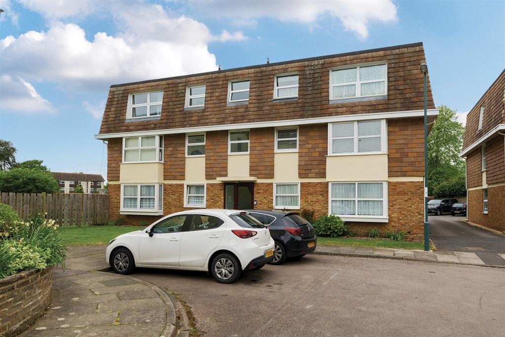 Sudley Gardens, Bognor Regis, PO21 2 bed flat £200,000