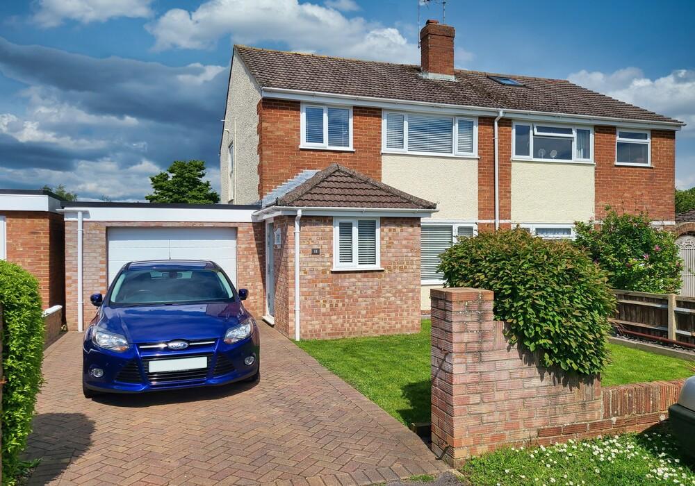 Fritham Close, Totton SO40 3 bed semidetached house £375,000