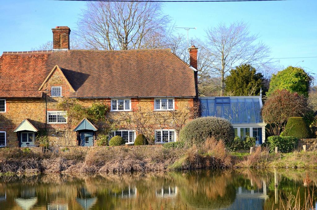 The Green, Dunsfold, GU8 3 bed semidetached house for sale £895,000