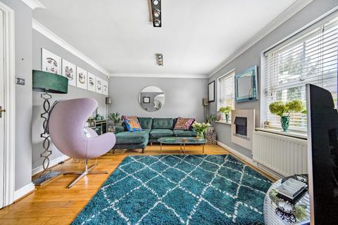 18 Barlow Drive, London, SE18 4NE