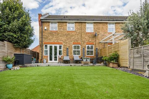 18 Barlow Drive, London, SE18 4NE