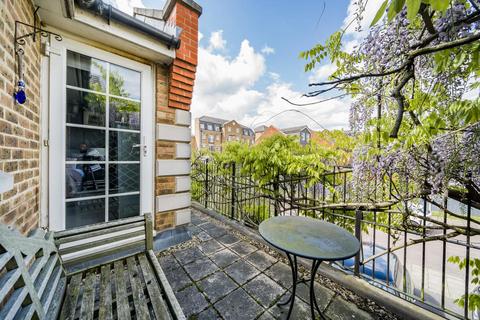 18 Barlow Drive, London, SE18 4NE