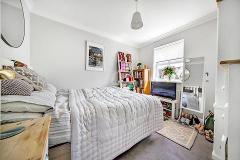 18 Barlow Drive, London, SE18 4NE