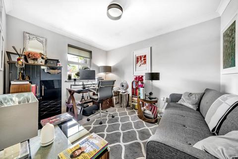 18 Barlow Drive, London, SE18 4NE