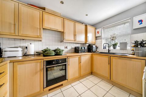 18 Barlow Drive, London, SE18 4NE
