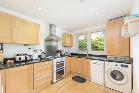 4 bedroom terraced house to rent, Strahan Road, Bow, E3