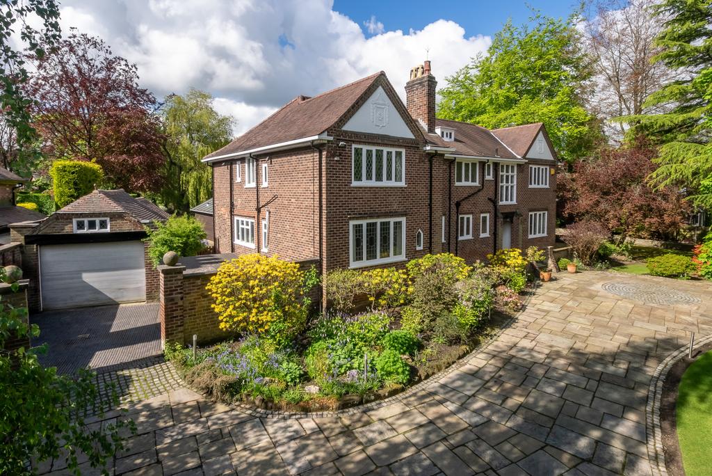 Road, Hale, Altrincham, WA15 6 bed detached house for sale