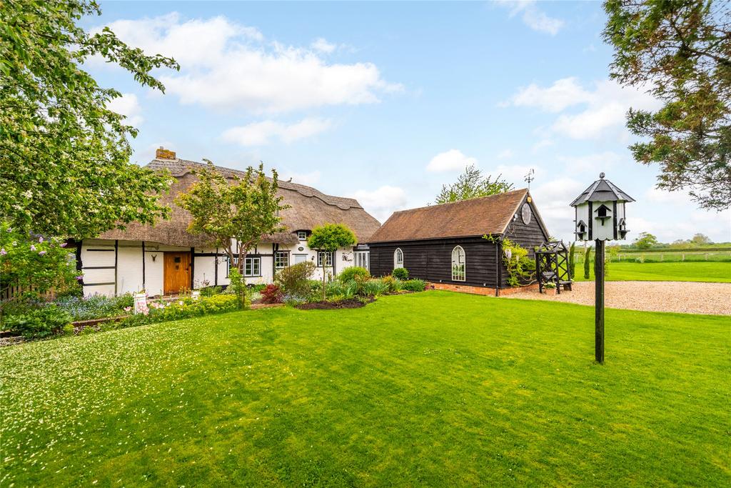 Lower Road, Stoke Mandeville, Aylesbury, Buckinghamshire, HP22 3 bed