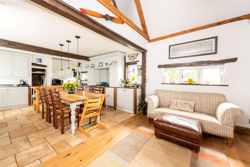 Lower Road, Stoke Mandeville, Aylesbury, Buckinghamshire, HP22 3 bed