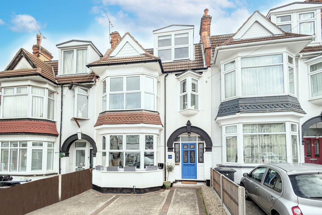 Oakleigh Park Drive, Leighonsea, SS9 4 bed terraced house for sale