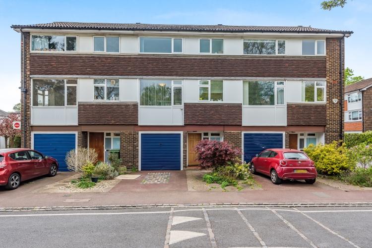 Pymers Mead Dulwich SE21 4 bed house to rent £2,900 pcm (£669 pw)